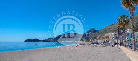 Castelos T7 em Letojanni, Italy N.º 75830 23