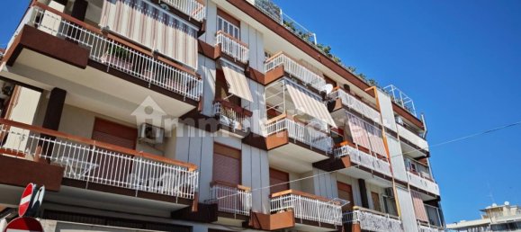 Квартира с 2 спальнями в Бари, Италия № 371107 20