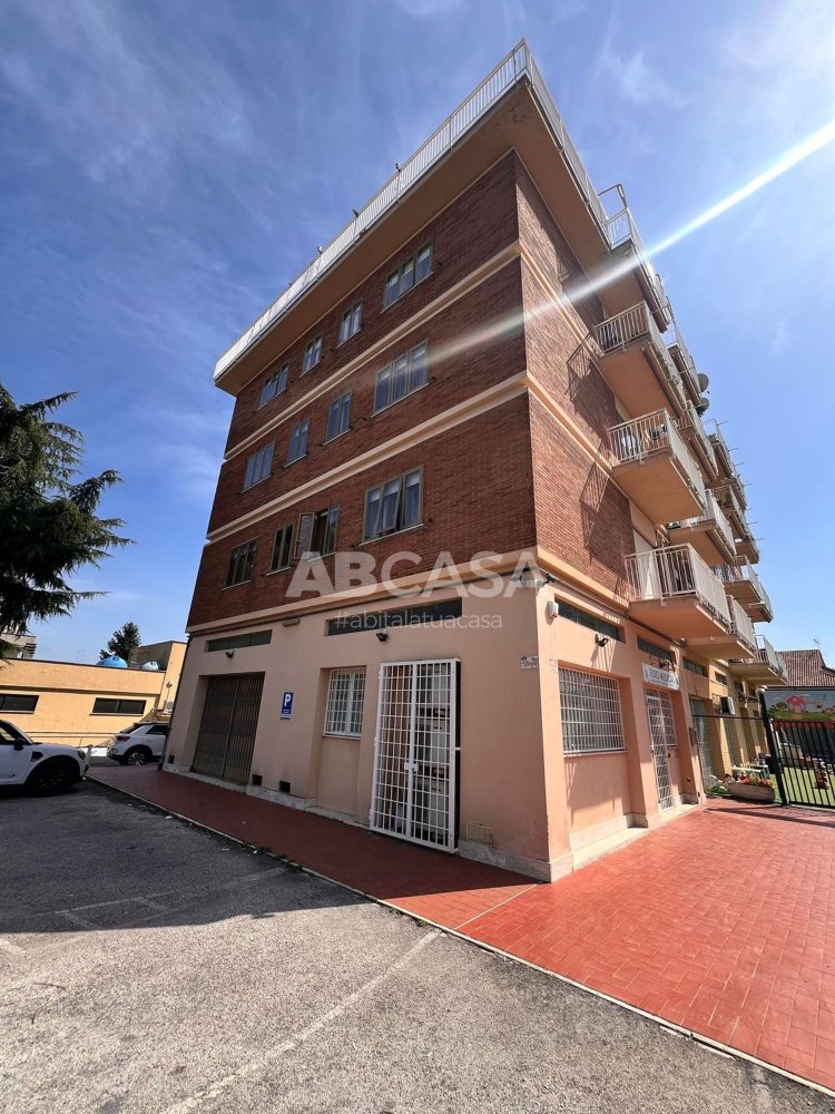 Apartamento de 3 habitaciónes en Velletri, Italy No. 12702