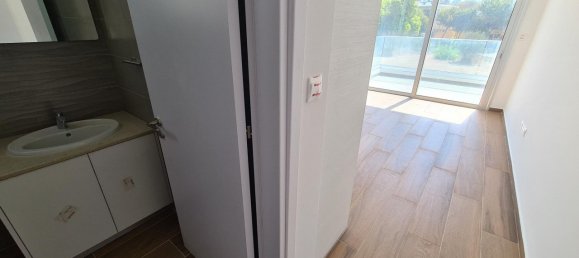 4 dormitorios propiedad comercial en venta en Paphos, Cyprus № 9656 14