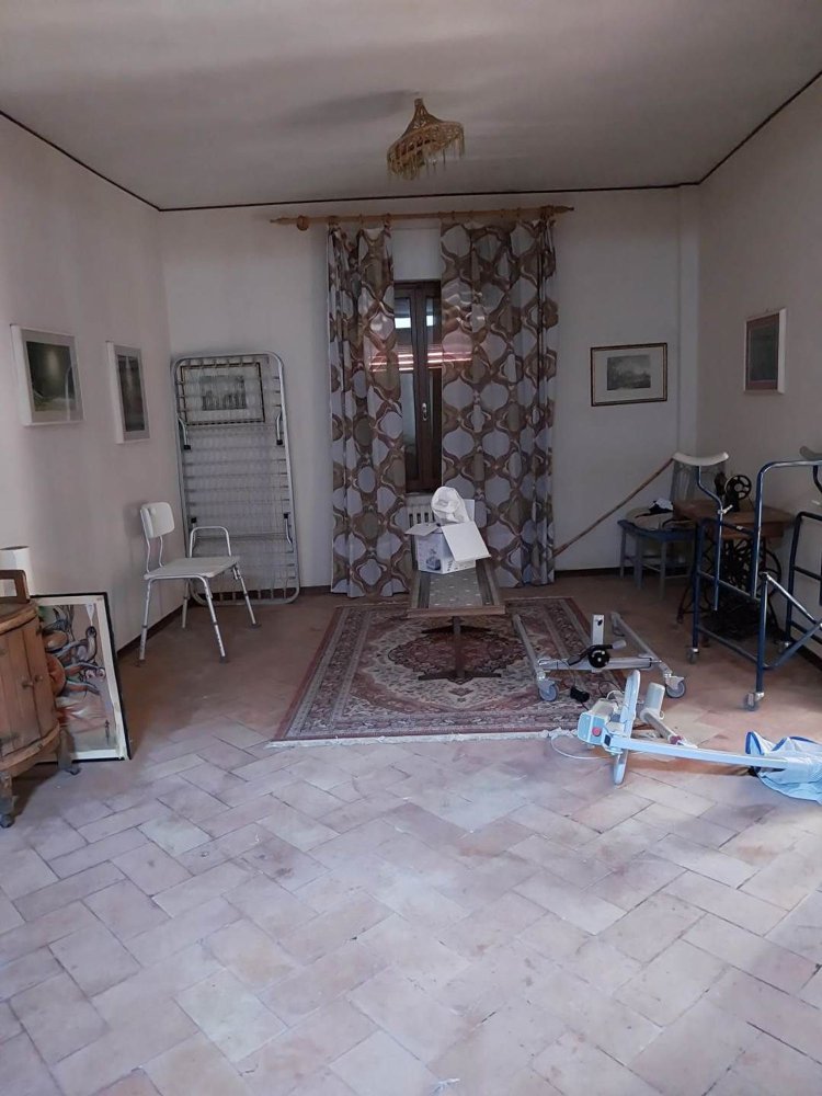 4 rooms House in Cerreto d'Esi, Italy No. 71818