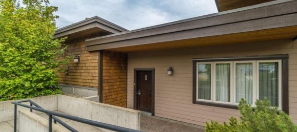 3 bedrooms House in British Columbia, Canada No. 1138 10