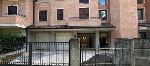 5-salle Appartement à Mirandola, Italy No. 290508 4