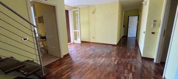 5-salle Appartement à Mirandola, Italy No. 290508 9