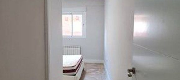 4 bedrooms Apartment in Madrid, Spain No. 189194 11