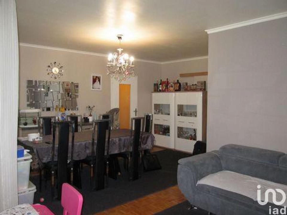 2 bedrooms Condo in Villejuif, France No. 37680