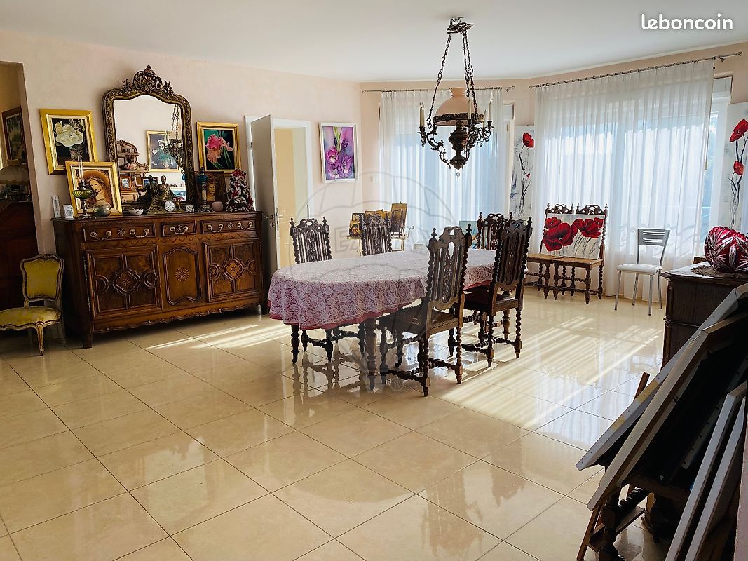 Casa de 6 dormitorios en Hettange-Grande, France No. 94608