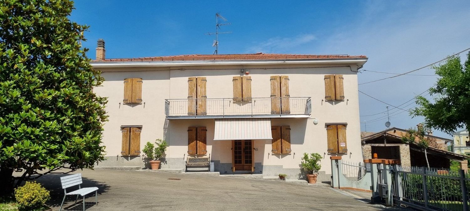 4 bedrooms House in Lesignano de' Bagni, Italy No. 403395