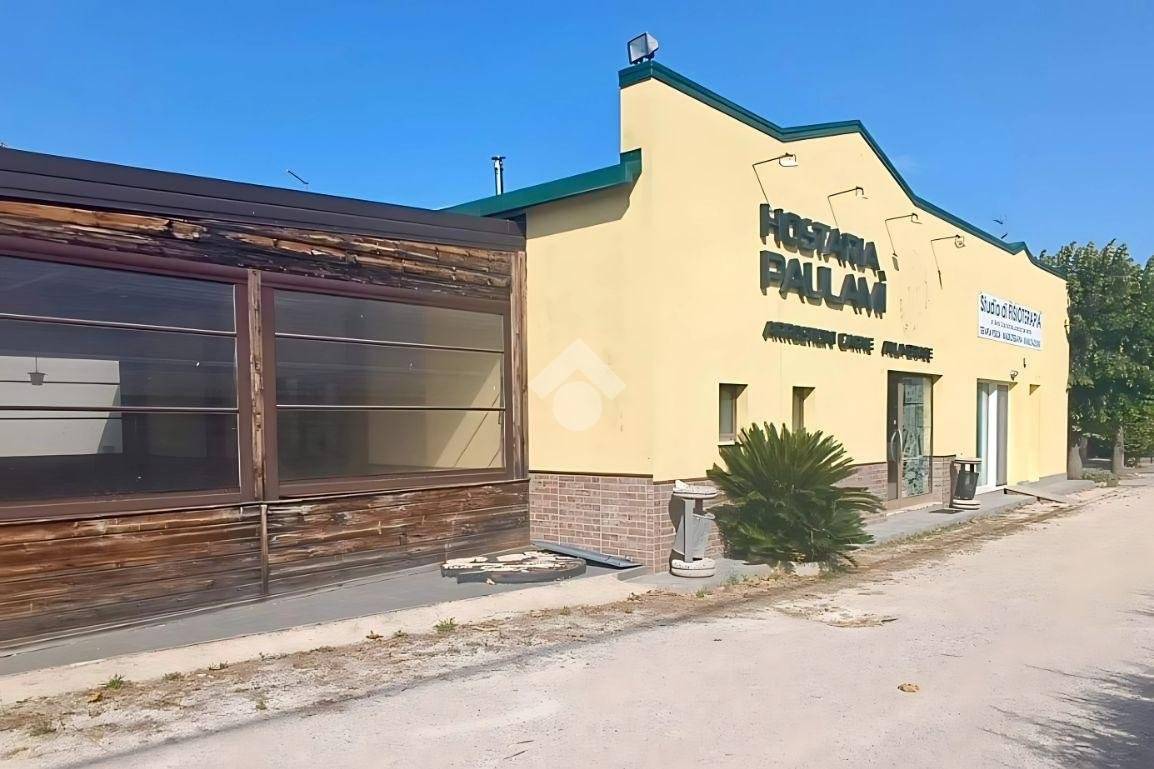163m² Commercial property in Tortoreto, Italy No. 267264