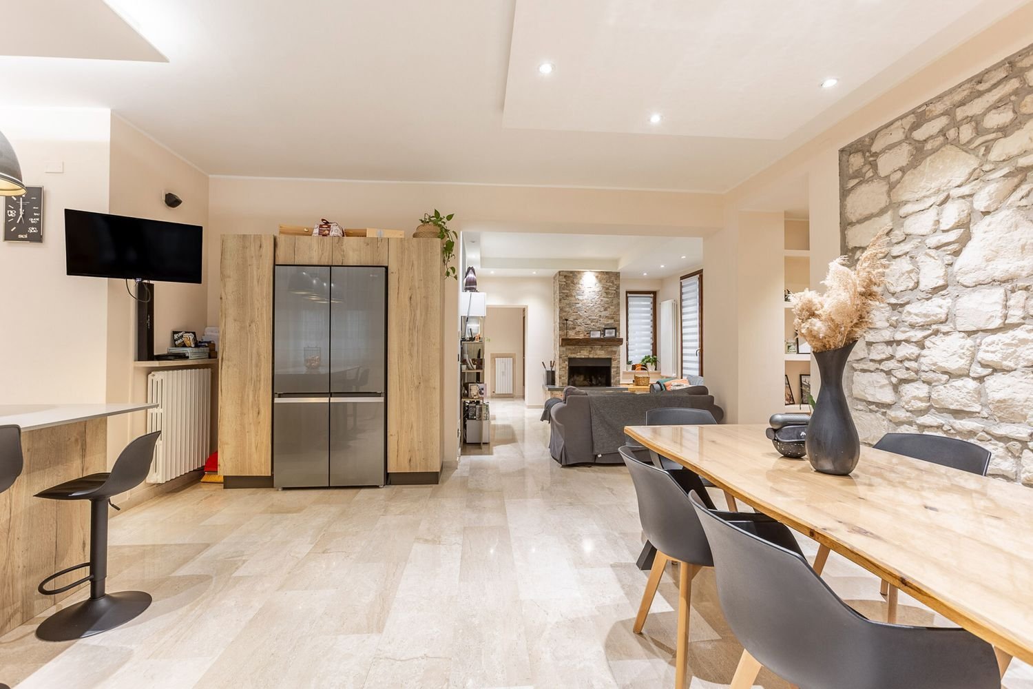 6 rooms Apartment in Verona, Italy No. 60070