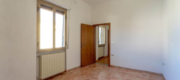 4-Zimmer Haus in Prato, Italy, Nr. 77865 24