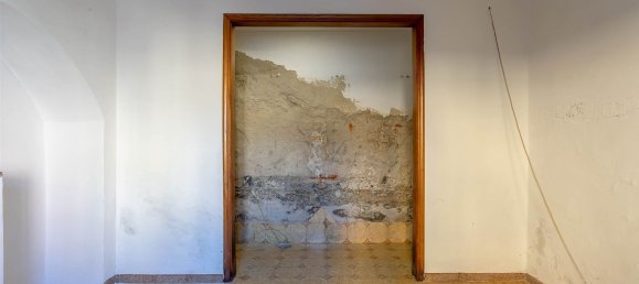 4-Zimmer Haus in Prato, Italy, Nr. 77865 7