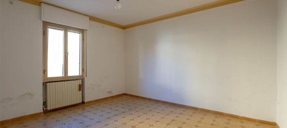 4-Zimmer Haus in Prato, Italy, Nr. 77865 11