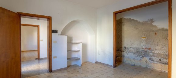 4-Zimmer Haus in Prato, Italy, Nr. 77865 5