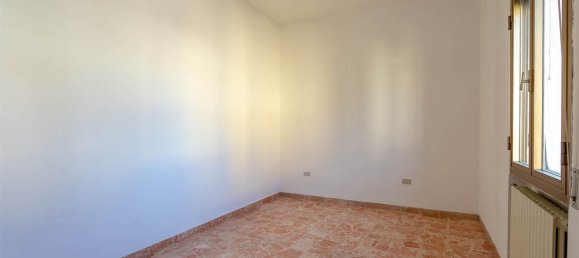4-Zimmer Haus in Prato, Italy, Nr. 77865 22
