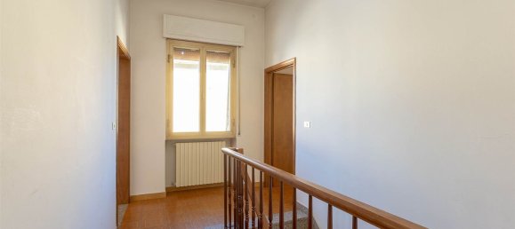 4-Zimmer Haus in Prato, Italy, Nr. 77865 27