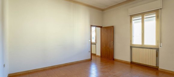 4-Zimmer Haus in Prato, Italy, Nr. 77865 20