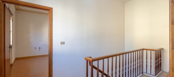 4-Zimmer Haus in Prato, Italy, Nr. 77865 16