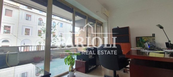 Квартира с 6 комнатами в Рим, Италия № 21567 2