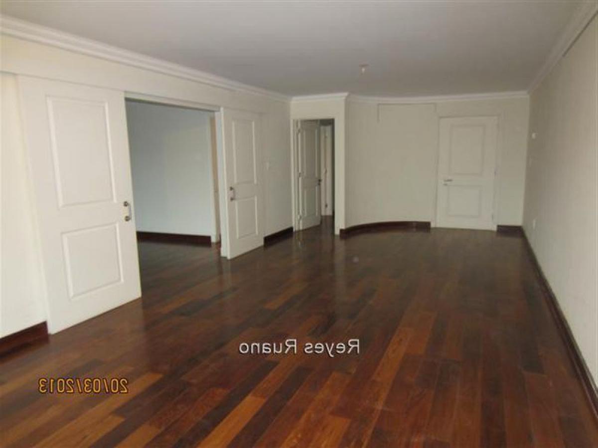 3 bedrooms Apartment in Montevideo, Uruguay No. 9076