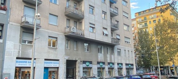 4 rooms Apartment in Milan, Italy No. 246605 2