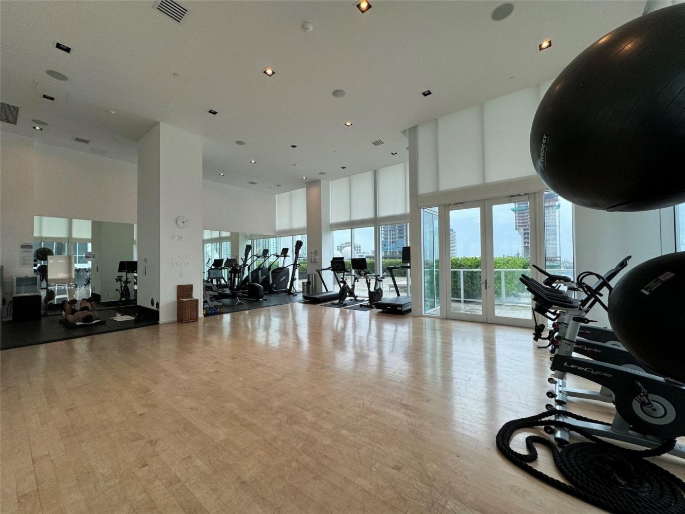 1 bedroom Commercial property for rent in Miami, Miami-Dade, Florida, USA № 614041