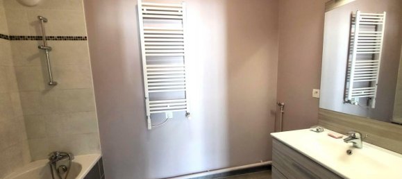1 bedroom Apartment in L'Isle-Adam, France No. 193735 6