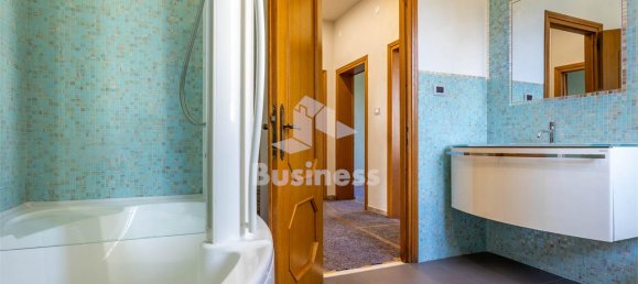 4 Schlafzimmer Wohnung in Reggio Emilia, Italy, Nr. 329253 14