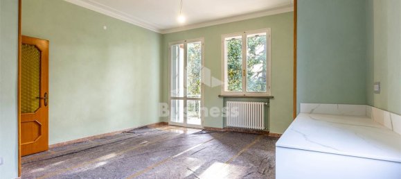 4 Schlafzimmer Wohnung in Reggio Emilia, Italy, Nr. 329253 3