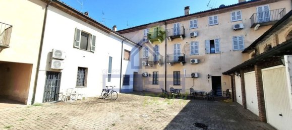 2 bedrooms Apartment in Castelvetro Piacentino, Italy No. 353106 2