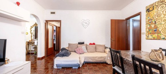 3 bedrooms Apartment in Rome, Italy No. 31579 3