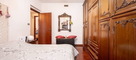 3 bedrooms Apartment in Rome, Italy No. 31579 18