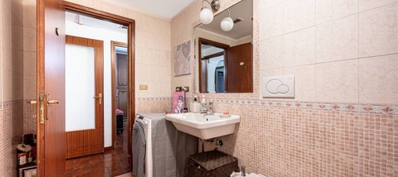 3 bedrooms Apartment in Rome, Italy No. 31579 24