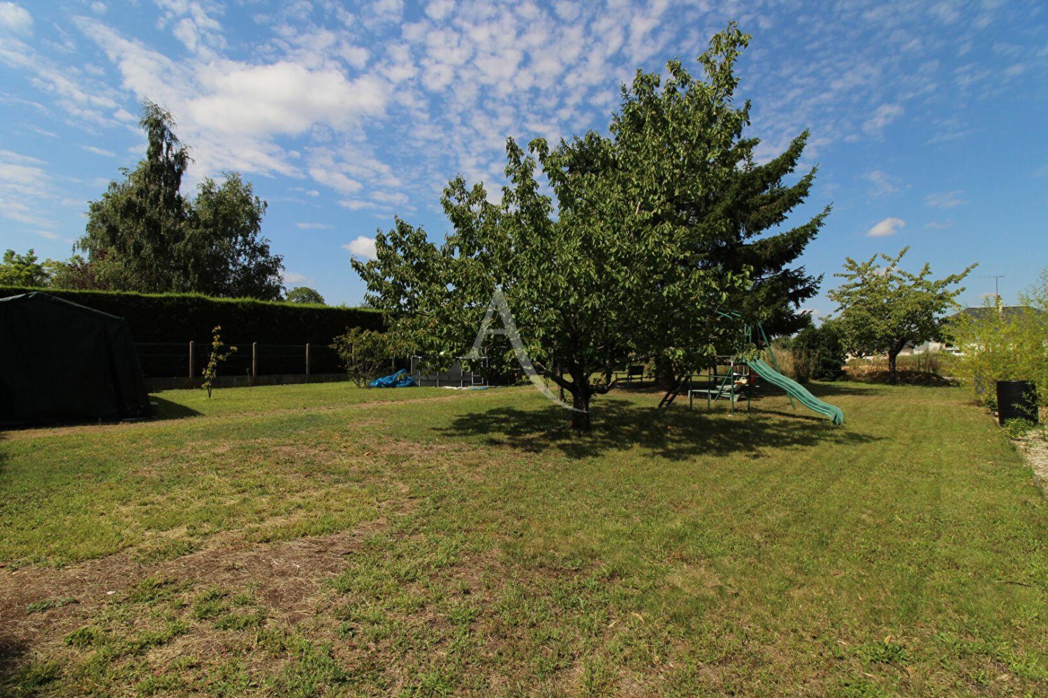 Grundstück in Vineuil, France, Nr. 77049