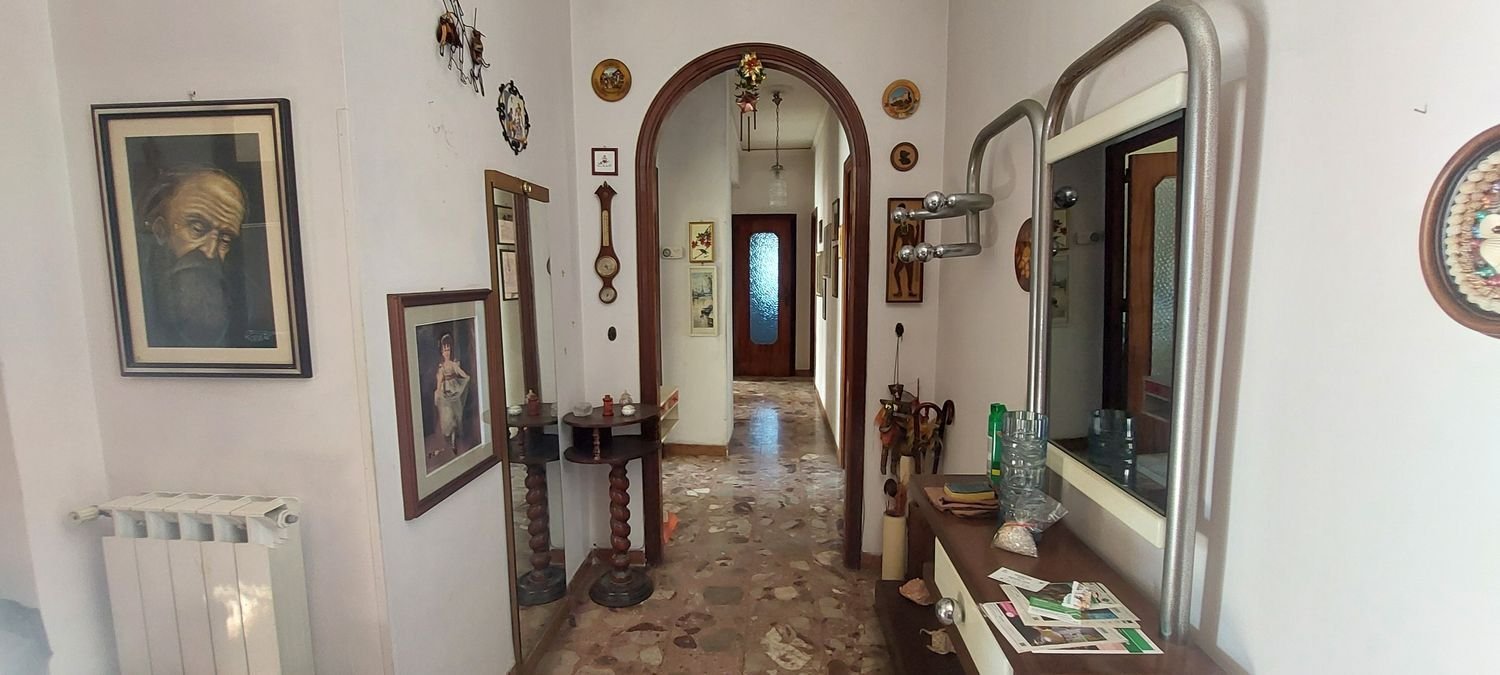 5 bedrooms Apartment in Portici, Italy No. 326320