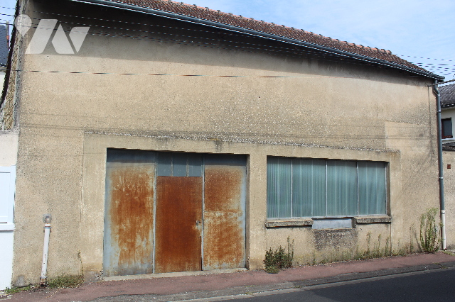  Garage in Chatellerault, France No. 343190