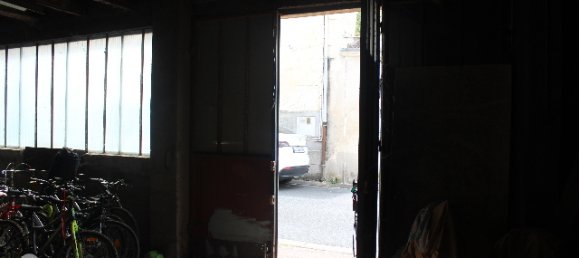  Garage in Chatellerault, France No. 343190 3