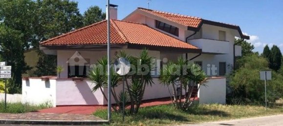 5 bedrooms Villa in Canosa Sannita, Italy No. 330474 2