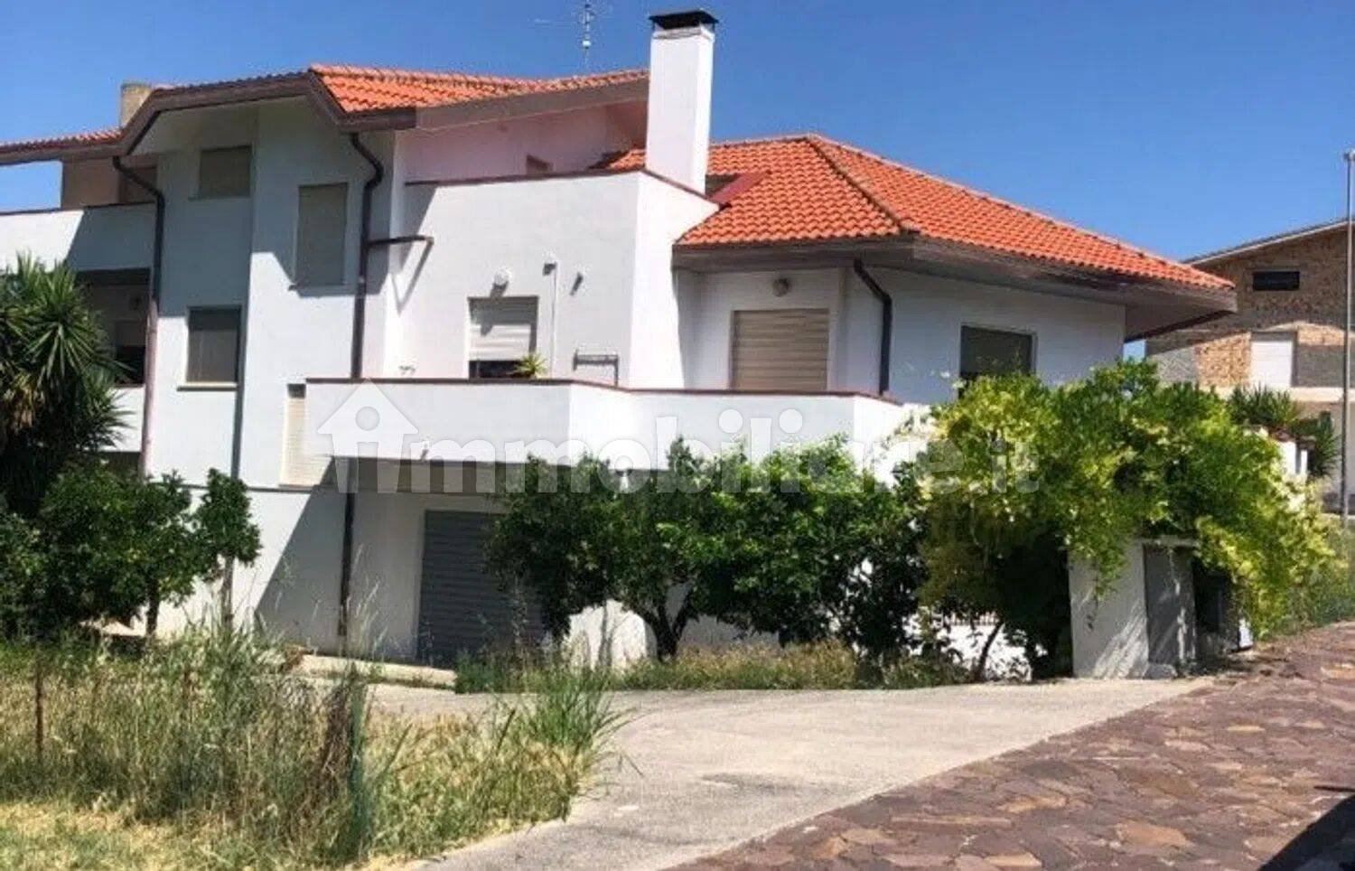 5 bedrooms Villa in Canosa Sannita, Italy No. 330474