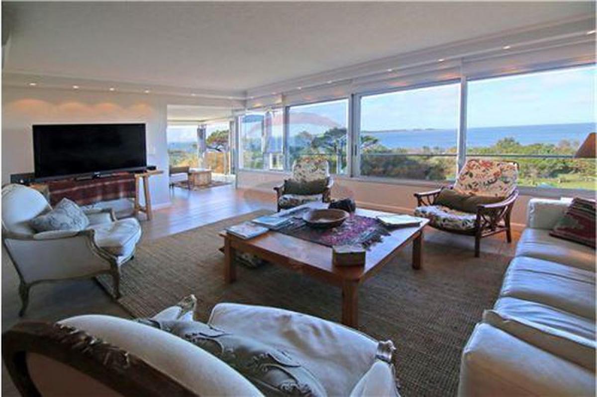 Квартира с 4 спальнями в Пунта-дель-Эсте, Уругвай № 10725