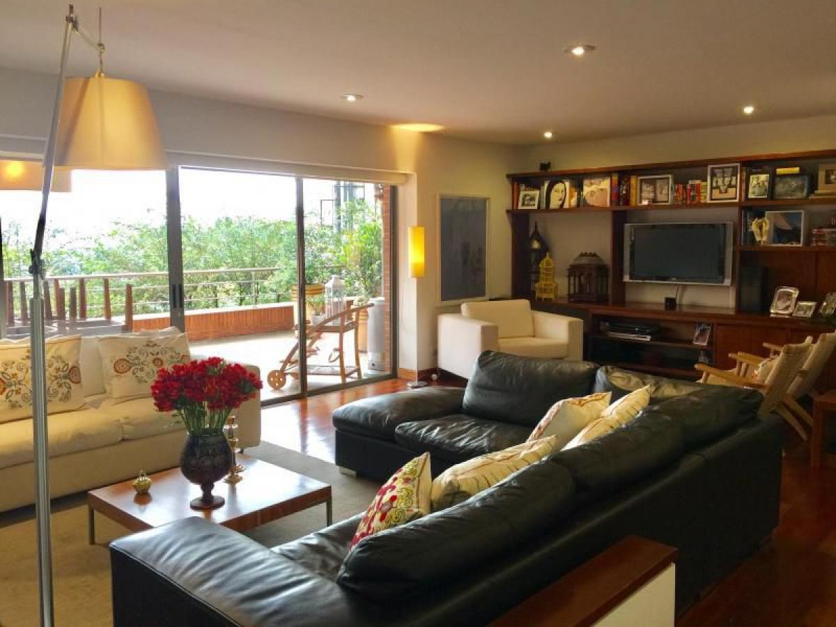 Casa de 3 dormitorios en Bogotá, Colombia No. 11854