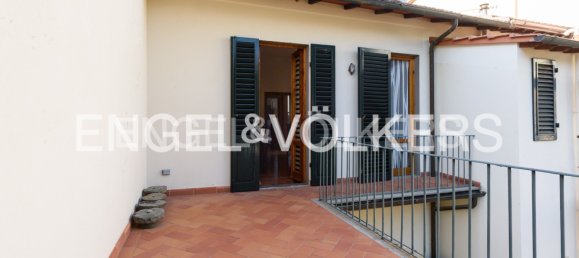 3 bedrooms Villa in Florence, Italy No. 127140 3