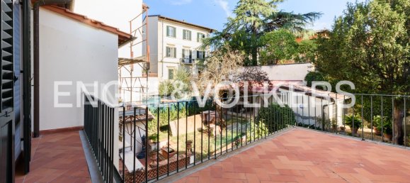 3 bedrooms Villa in Florence, Italy No. 127140 2