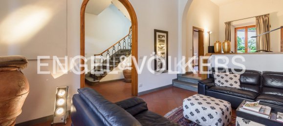 3 bedrooms Villa in Florence, Italy No. 127140 8