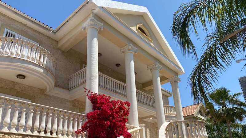 6 bedrooms Commercial property in Pyrgos, Cyprus No. 20984