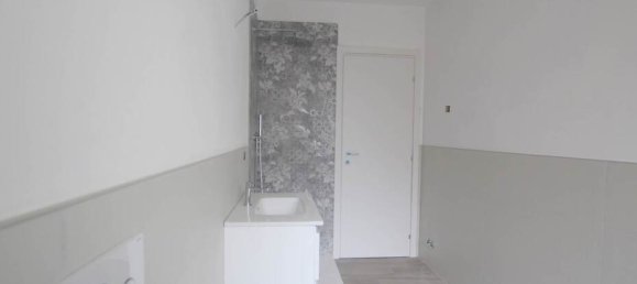 Квартира с 3 спальнями в Сиена, Италия № 216041 9