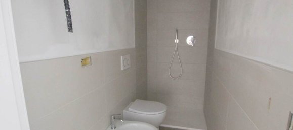 Квартира с 3 спальнями в Сиена, Италия № 216041 10