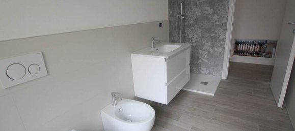 Квартира с 3 спальнями в Сиена, Италия № 216041 8