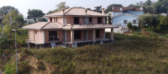 Villa de 21 habitación en Colli al Metauro, Italy No. 152214 18