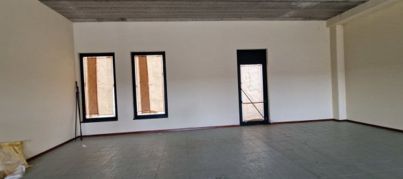 240m² Warehouse in Lucca, Italy No. 127743 7